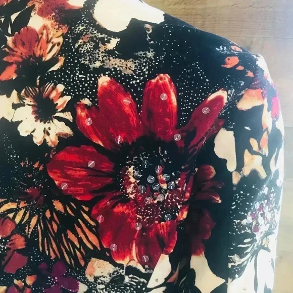 NWOT Chico’s floral blazer - Picture 5 of 7